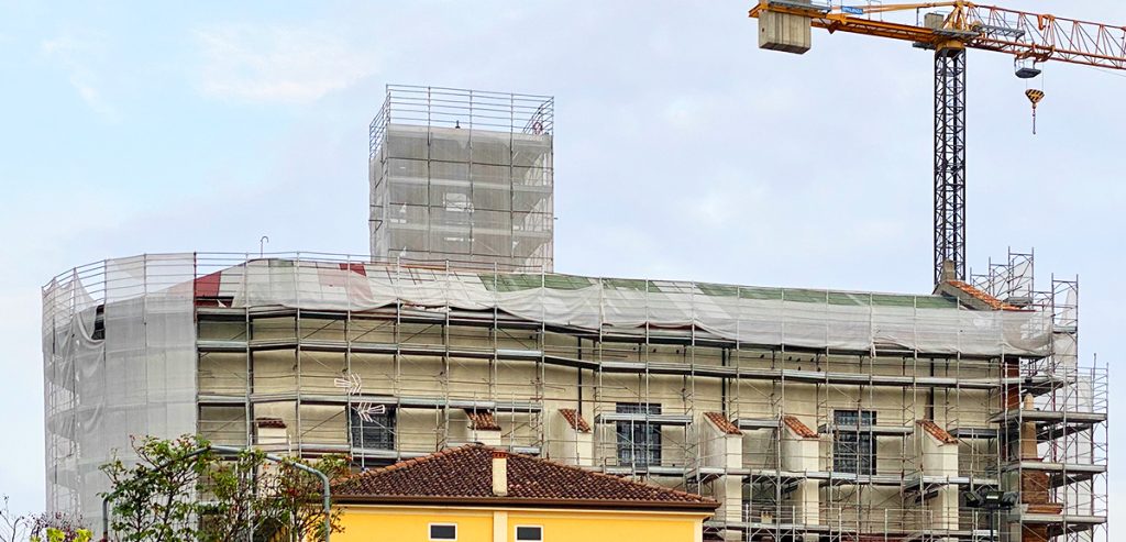 Ponteggio a boccole: cos’è, vantaggi e utilizzi